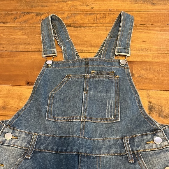 𝅺shein distressed cut off overalls, size Small in good condition - Picture 3 of 7